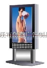 城市公共設(shè)施與廣告制作的融合創(chuàng)新 滾動(dòng)換畫廣告燈箱、閱報(bào)欄與路名牌